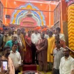 पीएम मोदी के जन्मदिन पर बाबा मणिराम अखाड़ा मंदिर में जलाए गए 2500 दीये