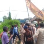 हनुमान मंदिर की चारदीवारी निर्माण पर रोक, घटनास्थल पर पहुंचे पुलिस ,ग्रामीणों में आक्रोश