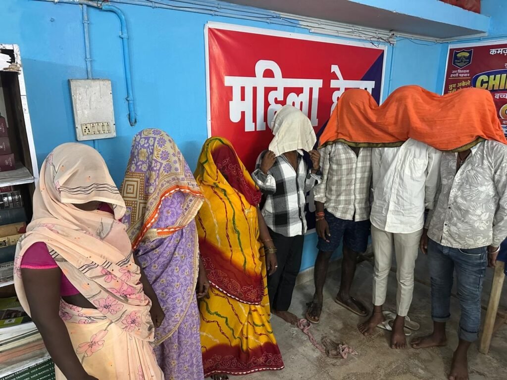 अवैध शराब के खिलाफ छापेमारी में सात गिरफ्तार, 75 लीटर देसी शराब बरामद, 500 लीटर शराब बनाने का कच्चा माल किया गया नष्ट 2 WhatsApp Image 2026 10 04 at 10.07.47 PM 1