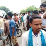 खेत में खाद डालने जा रहे किसान की करंट से मौत, ग्रामीणों ने किया सड़क जाम